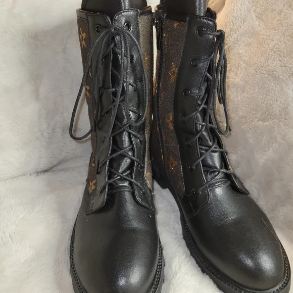 Combat boots - Picture 1 of 7